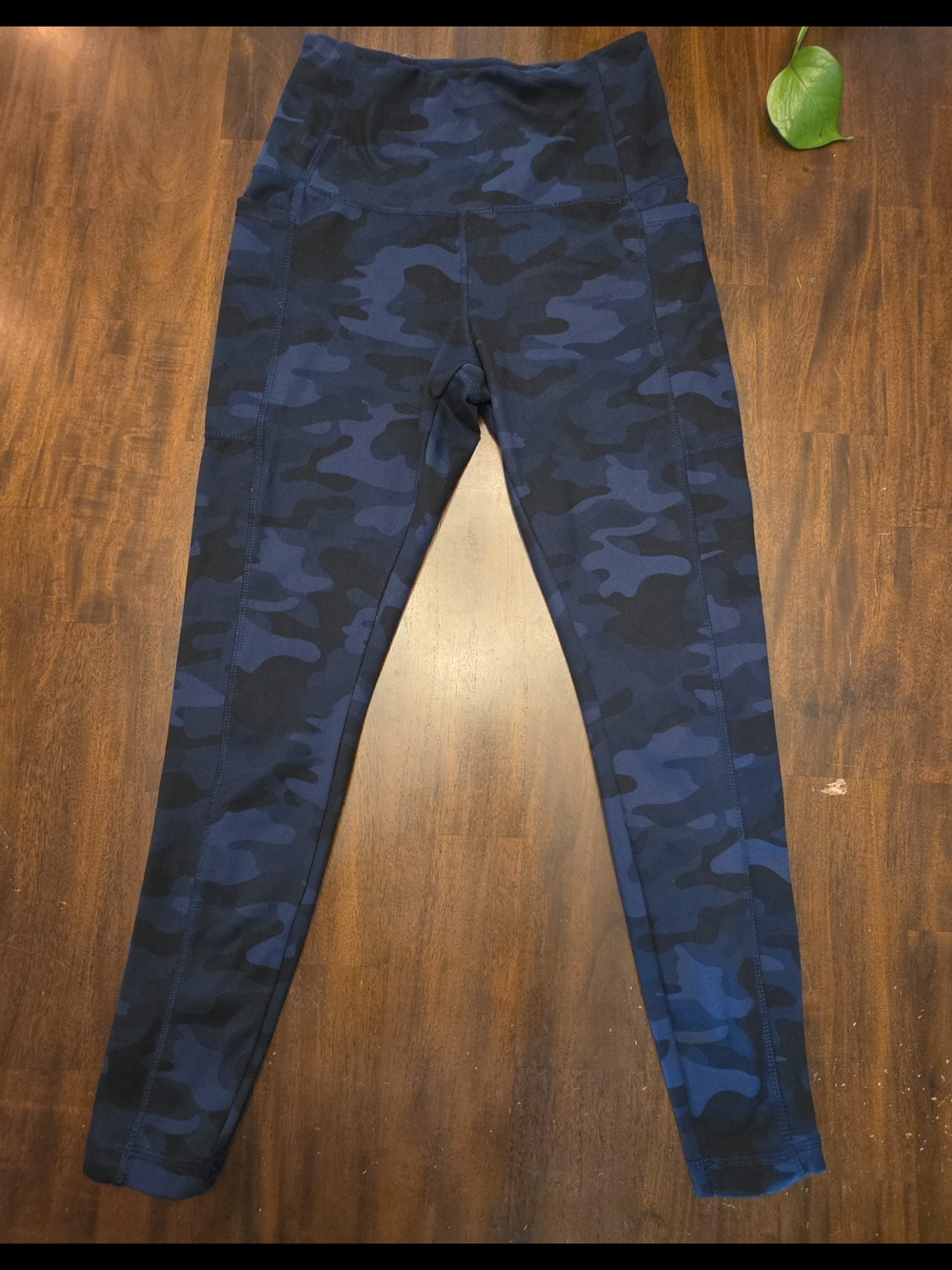 Danskin Women's Signature High Waisted Navy Camo 7/8 Leggings with Pockets